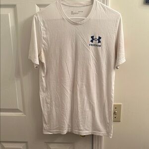 Under Armour White Loose Short Sleeve Tee Classic “Freedom” Crew Neck Sz Small